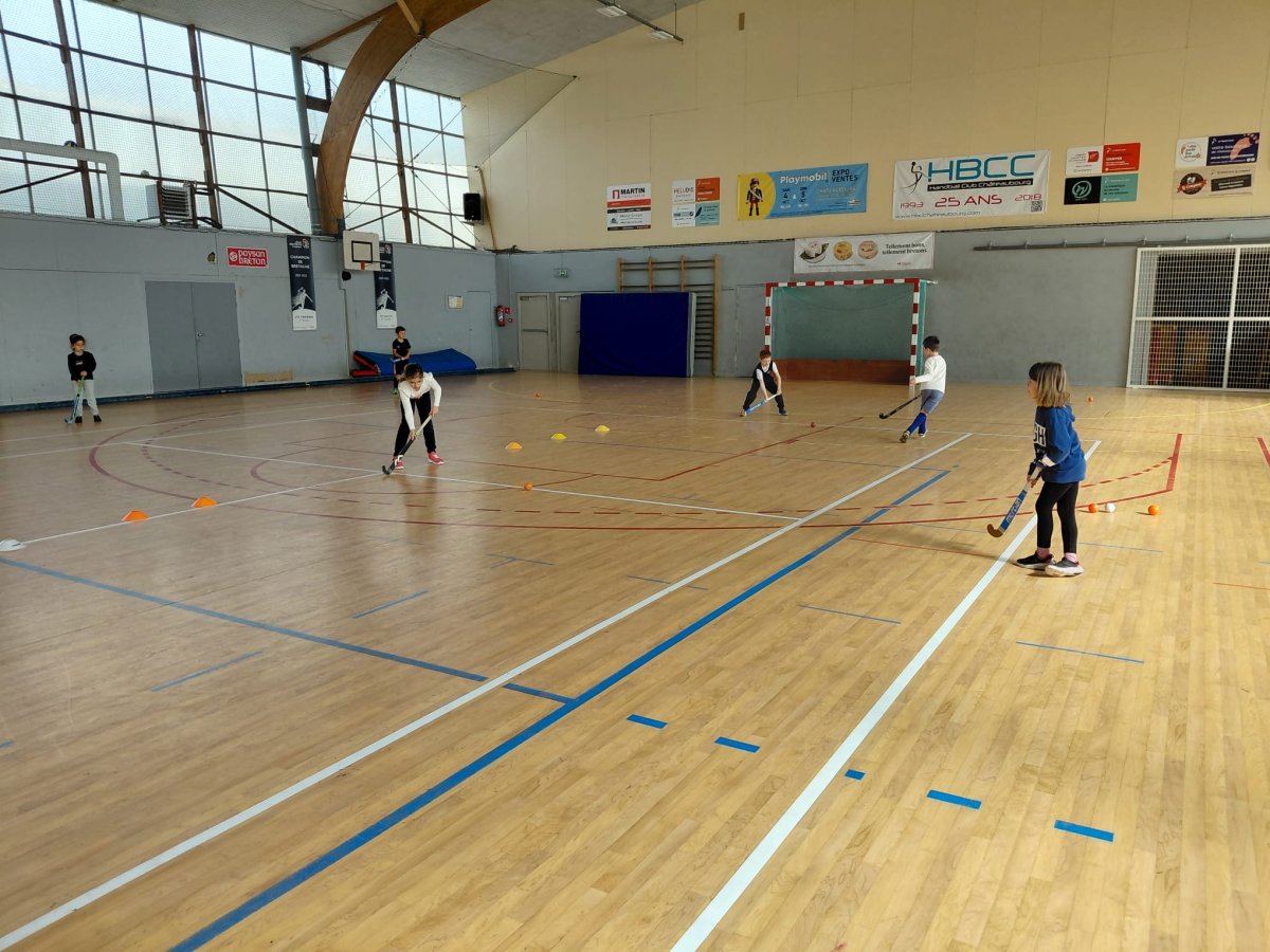 Un anniversaire sportif et convivial au Châteaubourg Hockey Club